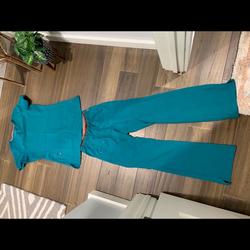 Heart Soul Hunter Green Scrub Set